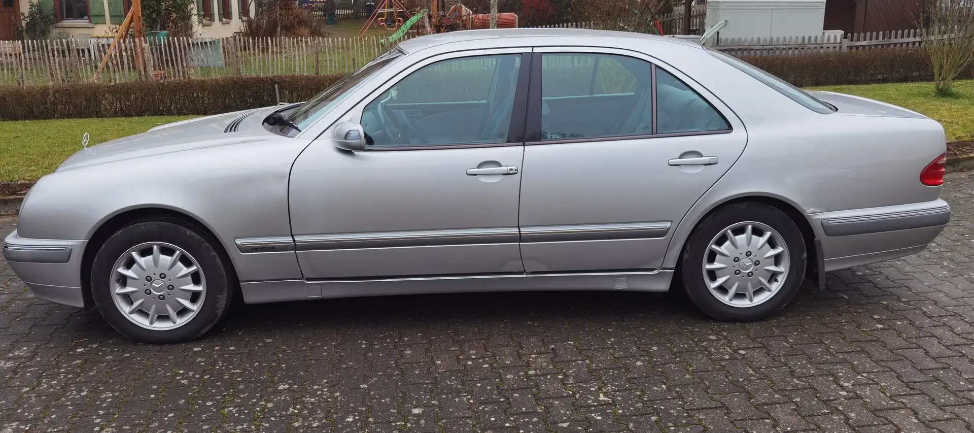 Mercedes-Benz E 220 E-Klasse CDI Elegance Срібний - 1