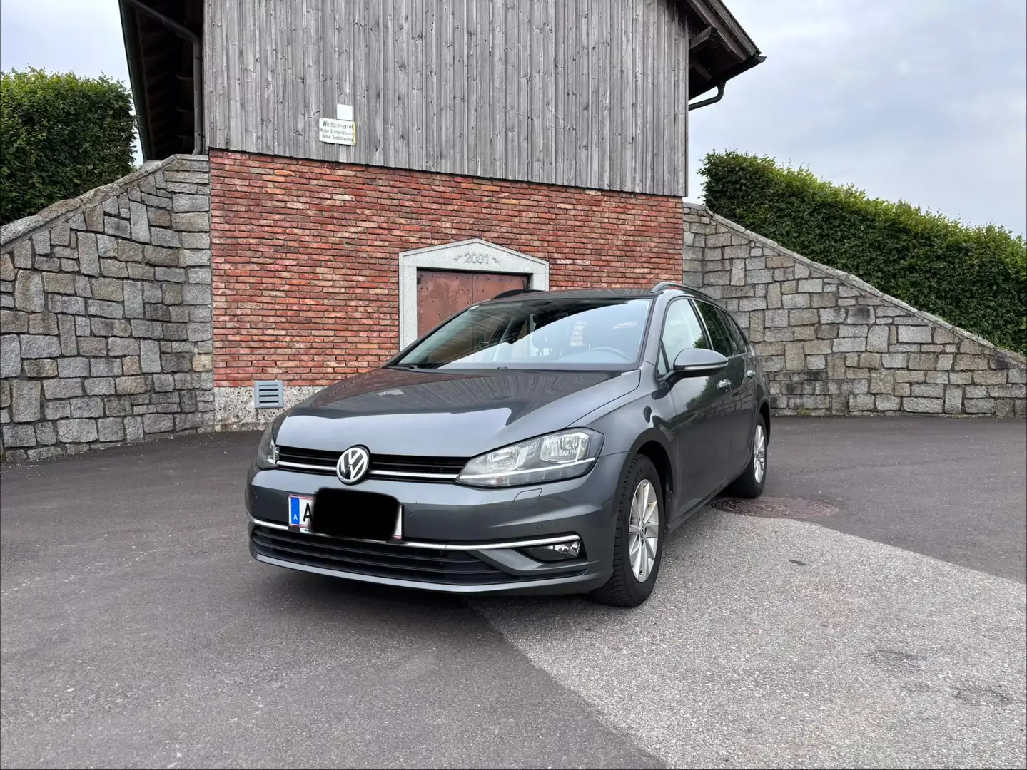 Volkswagen Golf Variant Rabbit 1,0 TSI Grau - 1