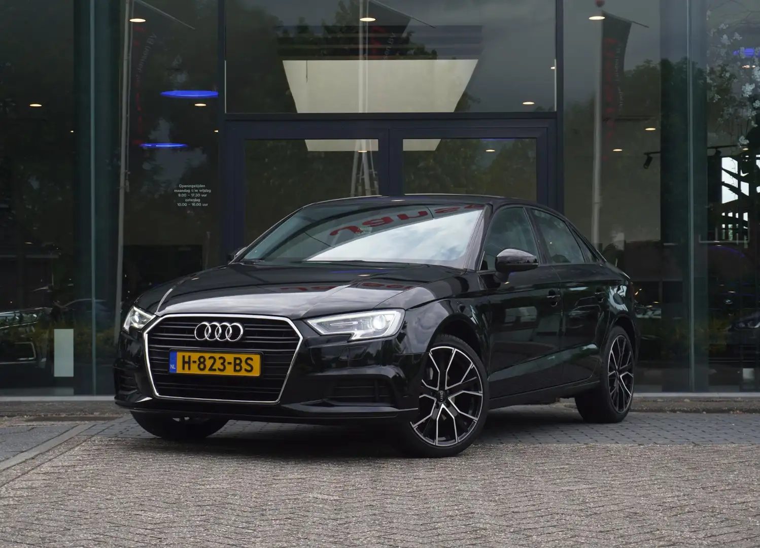Audi A3 Limousine 30 TFSI Pro Line | Cruise control | Navi Zwart - 2
