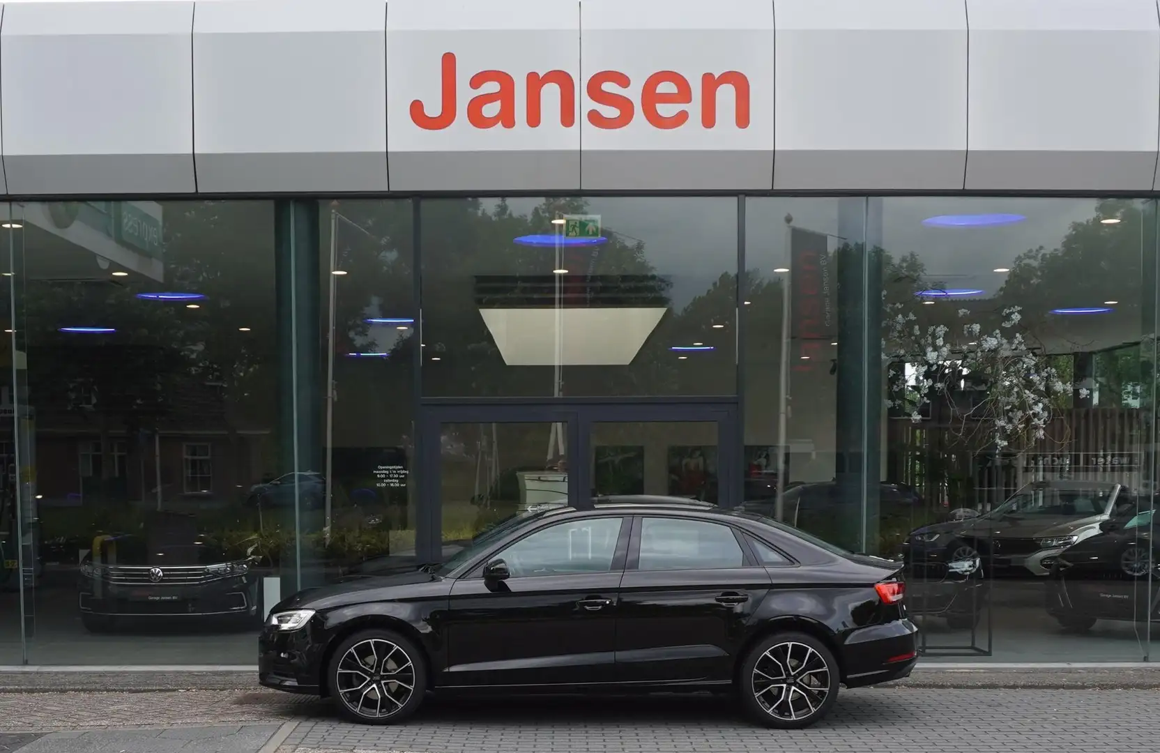 Audi A3 Limousine 30 TFSI Pro Line | Cruise control | Navi Zwart - 1