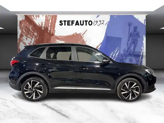 MG ZS view 3
