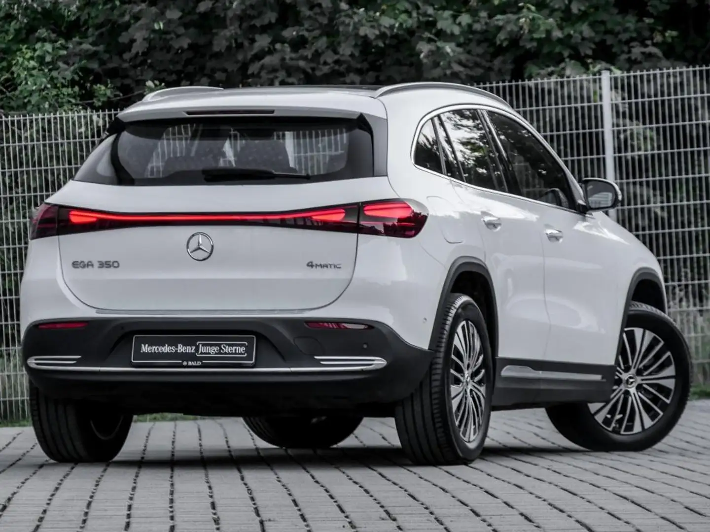 Mercedes-Benz EQA 350 4M Electr-Art/Pano/LED/Cam/Totw/Ambi/18" Bianco - 2