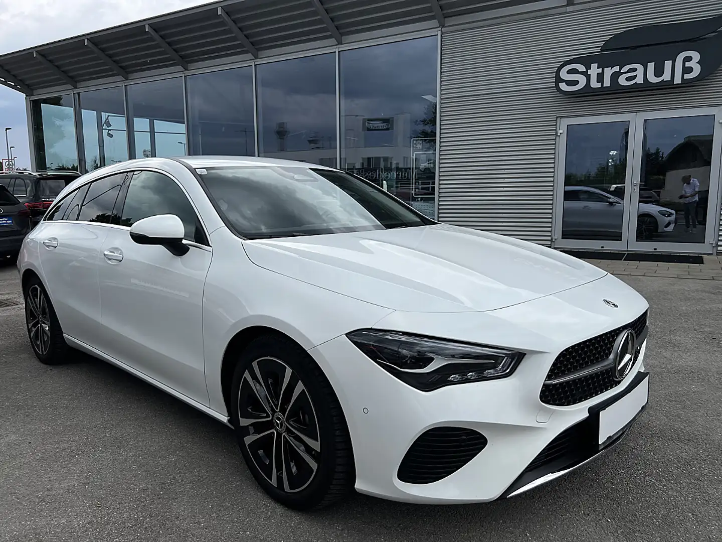 Mercedes-Benz CLA 200 d Shooting Brake Aut. Weiß - 1
