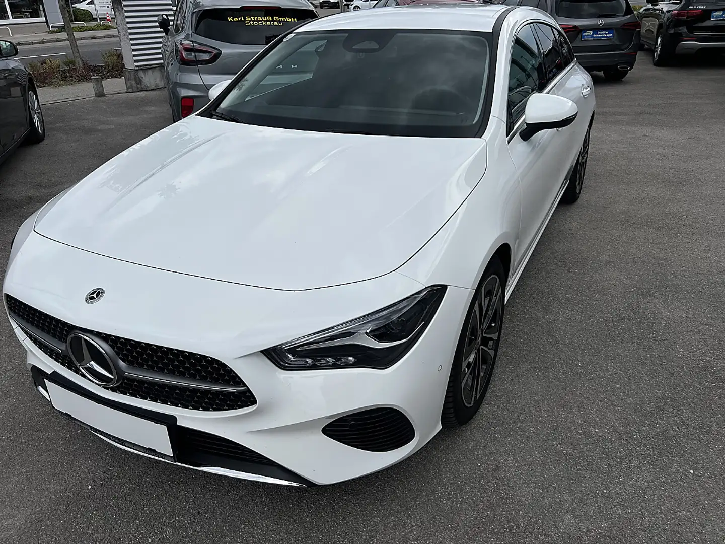 Mercedes-Benz CLA 200 d Shooting Brake Aut. Weiß - 2