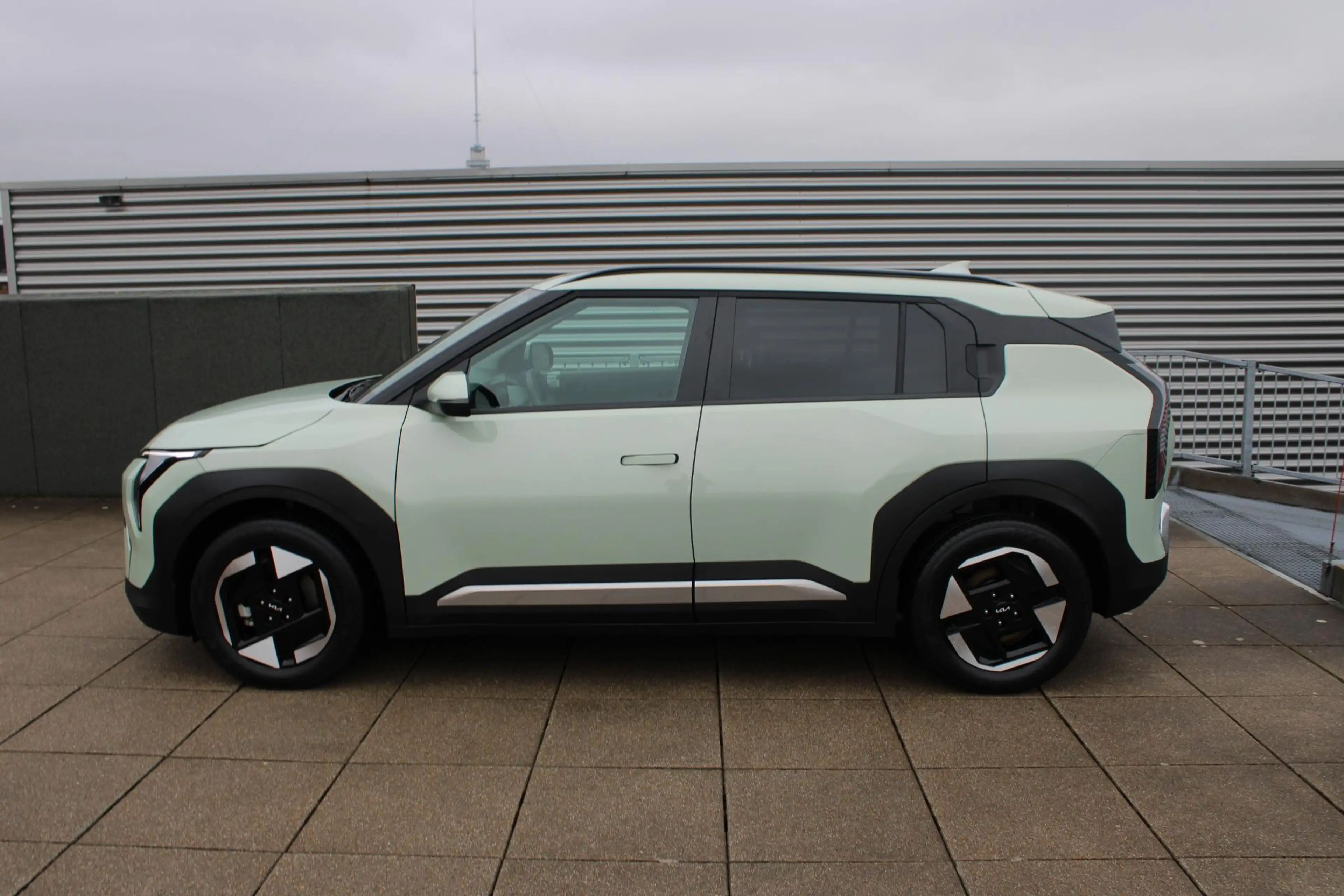 Kia EV3 Plus 81.4 kWh STOEL- & EN STUURVERWARMING, NAVIGAT — photo 4