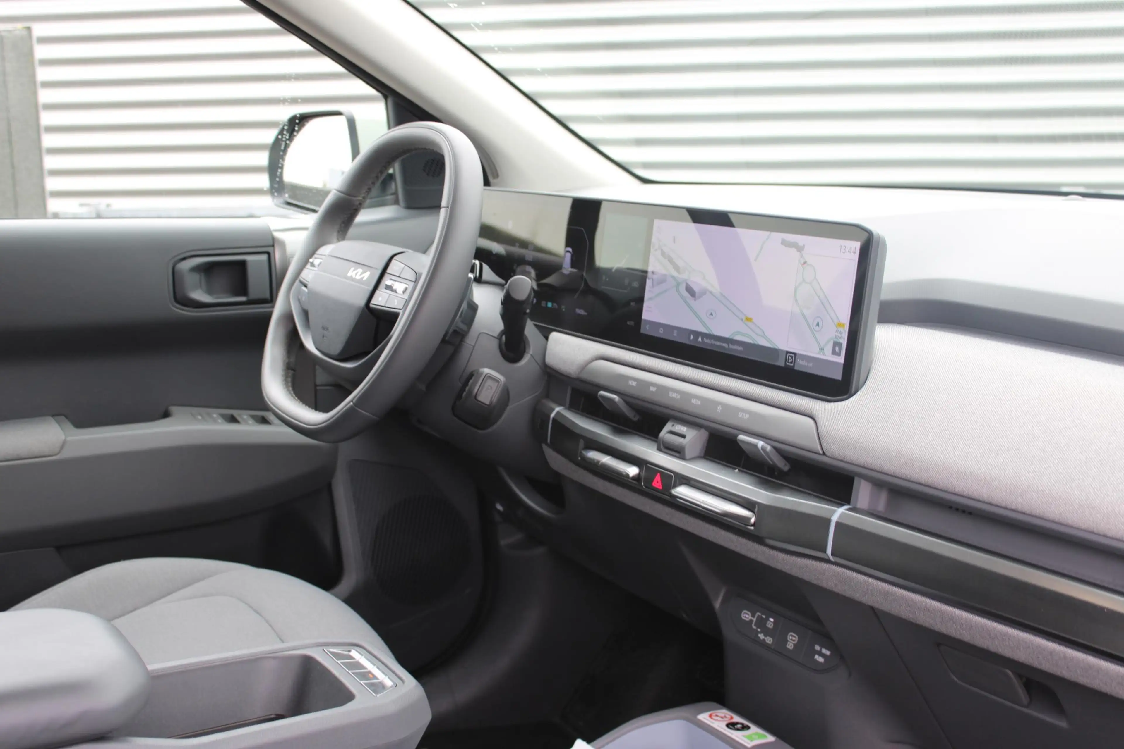 Kia EV3 Plus 81.4 kWh STOEL- & EN STUURVERWARMING, NAVIGAT — photo 11