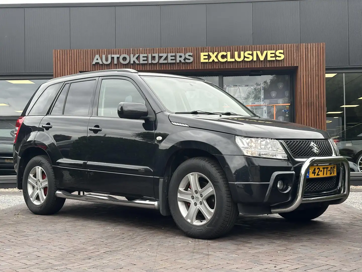 Suzuki Grand Vitara 2.0-16V Exclusive Navi Clima Leer Trekhaak Sideste Zwart - 1