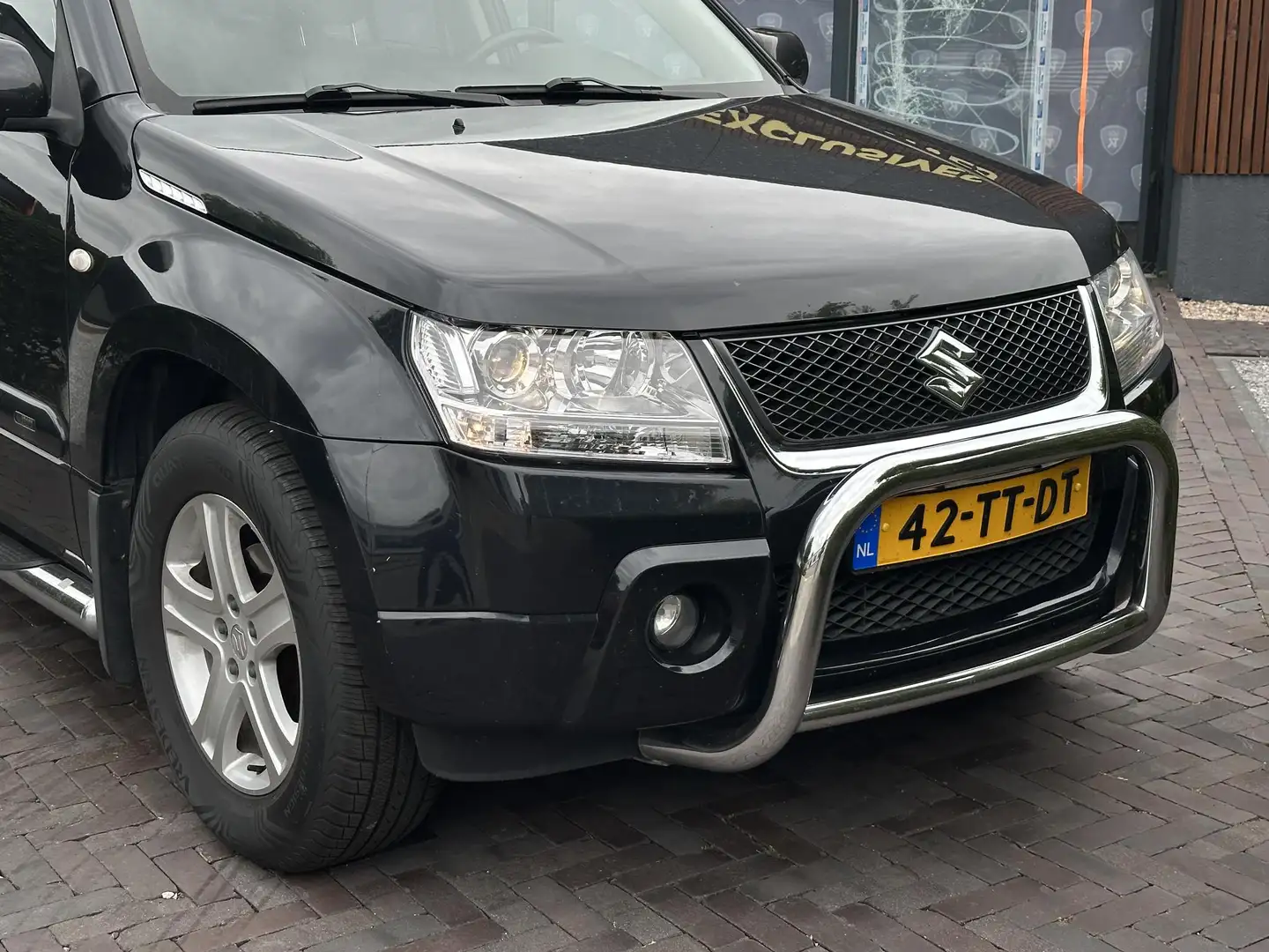 Suzuki Grand Vitara 2.0-16V Exclusive Navi Clima Leer Trekhaak Sideste Zwart - 2