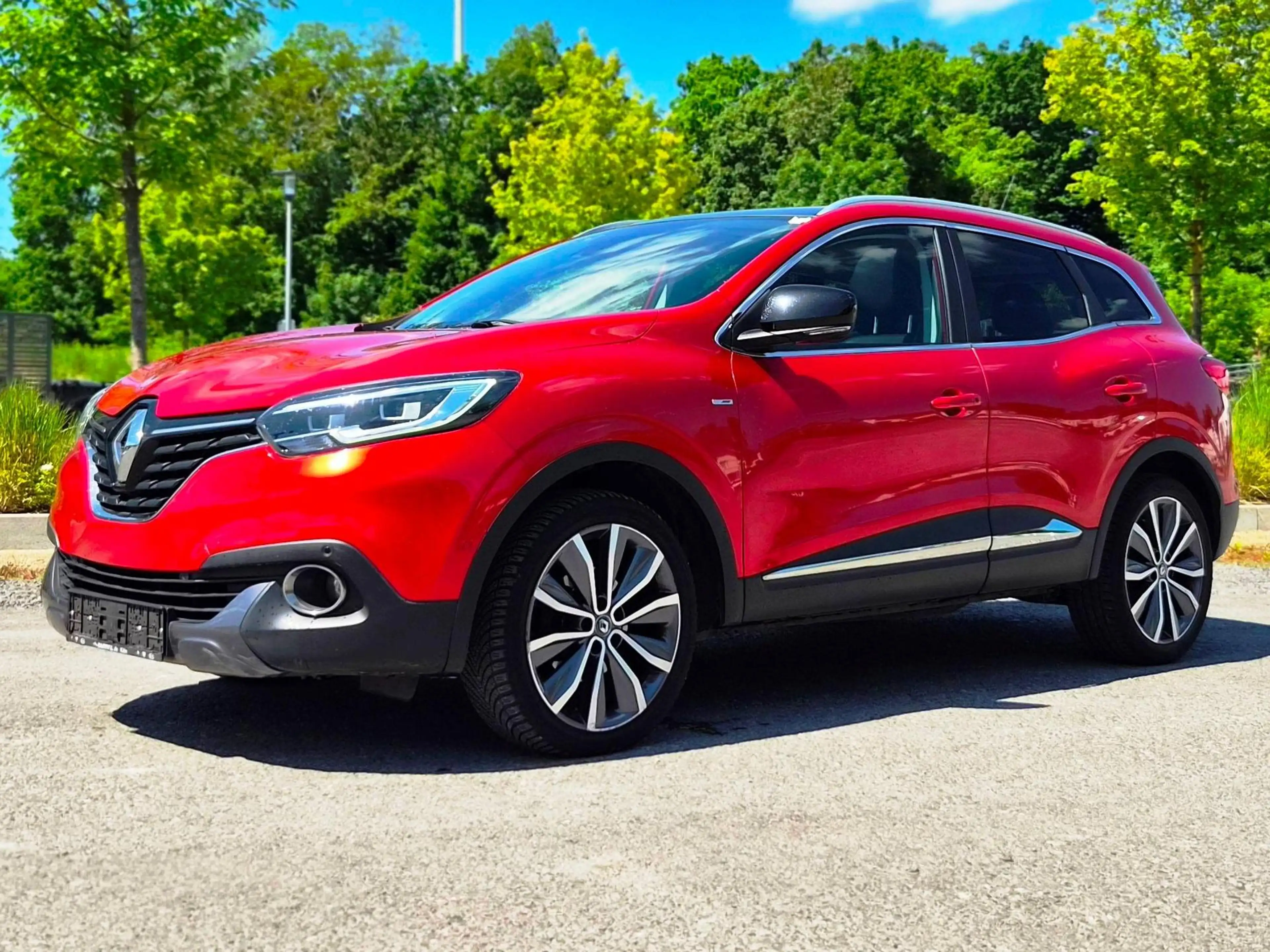 Renault Kadjar Bose Edition/2Hand/Teilleder/Panoramadach/Anhängerkupplung /Navi/Kamera/Allwetterreifen/