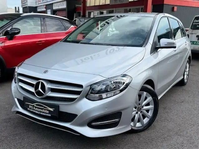 Mercedes-Benz B 180 Style NAVI KAM TEMPOMAT SHZ NUR37970KM