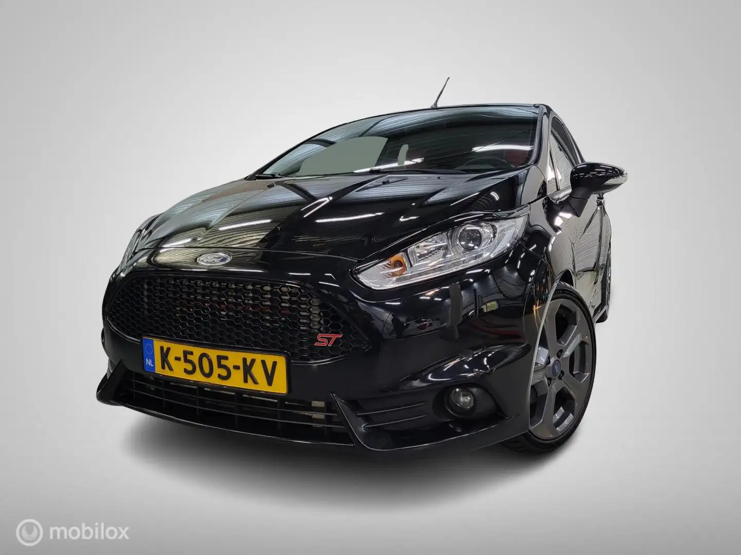 Ford Fiesta 1.6 ST2 stage 4 290PK/Recaro/Maxton/Cruise/Pdc Zwart - 1