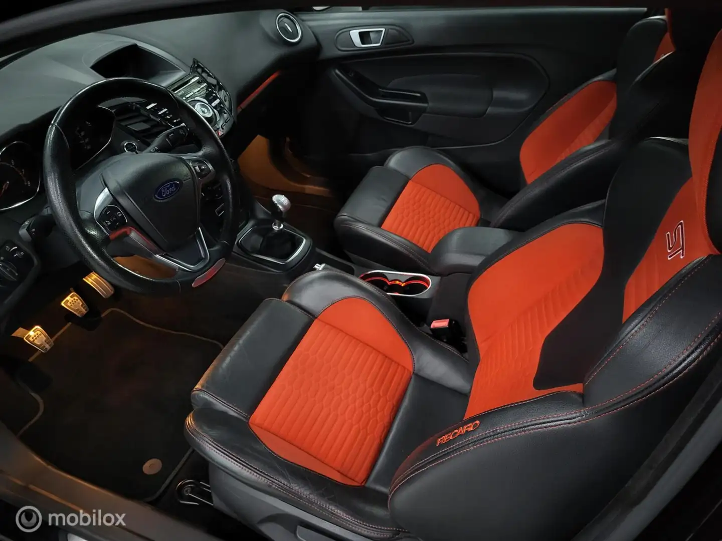 Ford Fiesta 1.6 ST2 stage 4 290PK/Recaro/Maxton/Cruise/Pdc Zwart - 2
