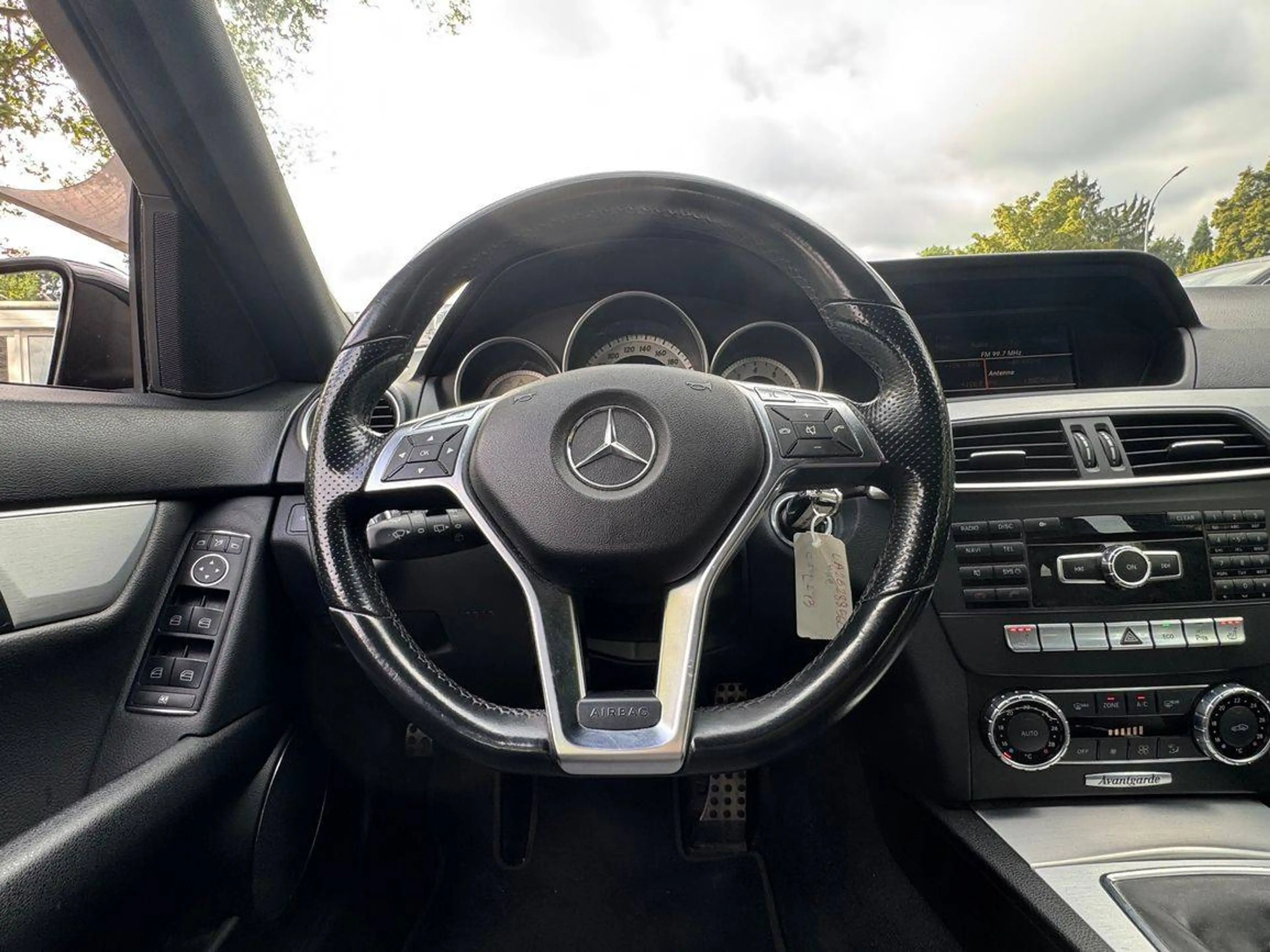 Mercedes-Benz C 200 AMG Paket-Facelift-Scheckheft-Top Extras/Ausstattung — photo 13