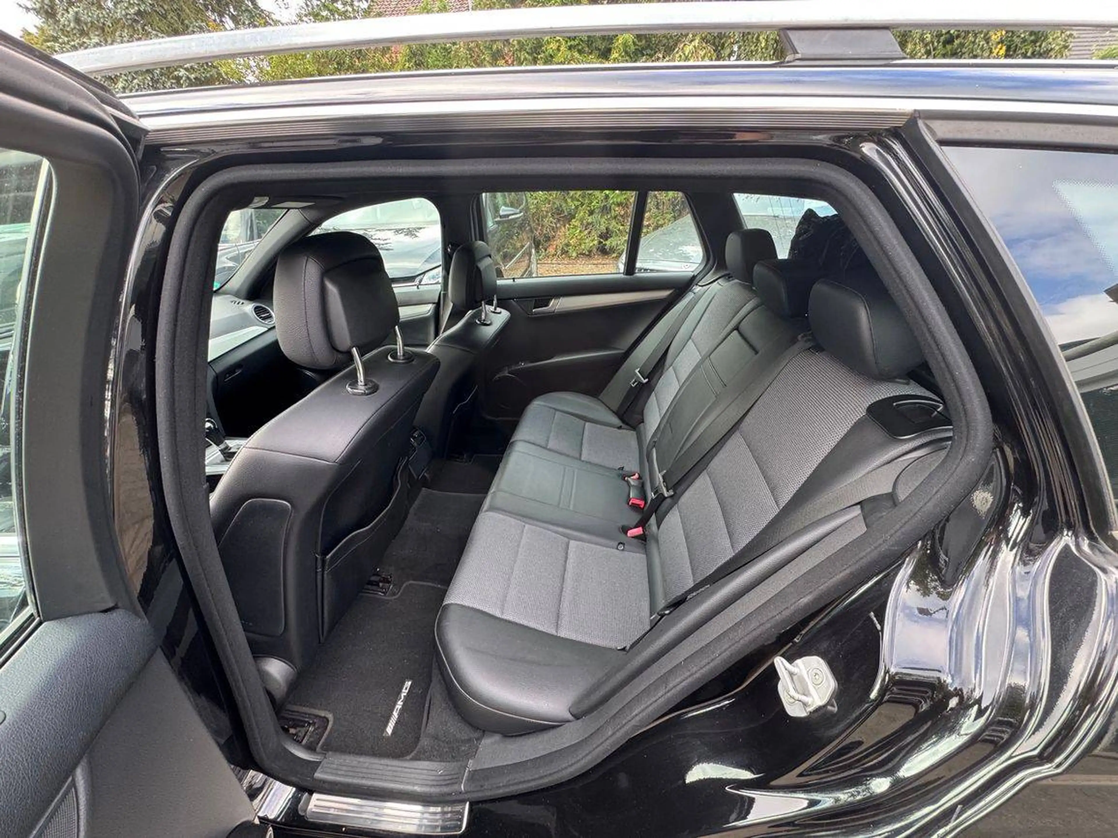 Mercedes-Benz C 200 AMG Paket-Facelift-Scheckheft-Top Extras/Ausstattung — photo 11