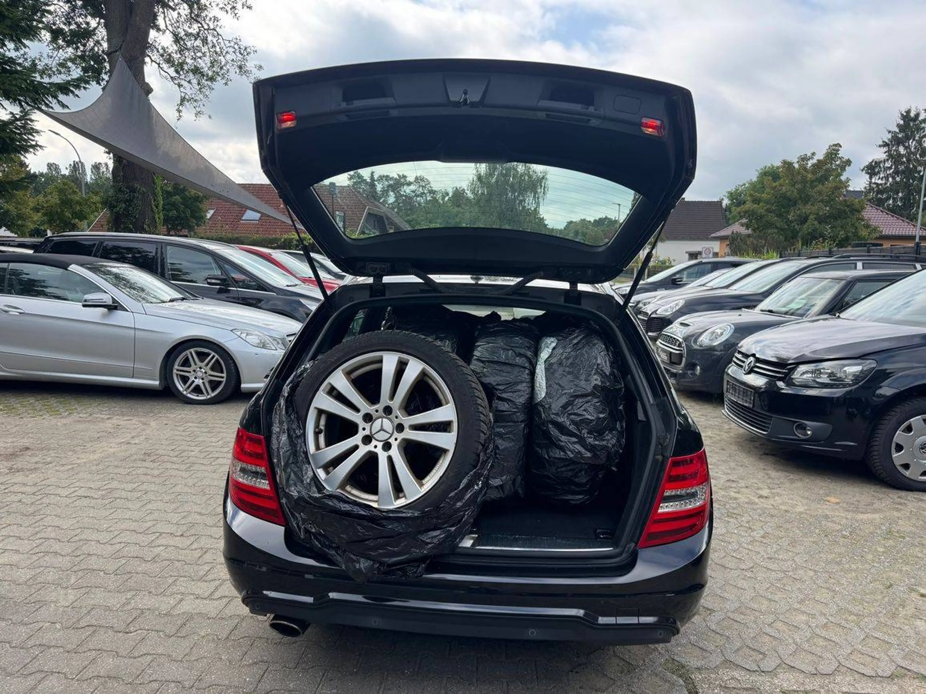 Mercedes-Benz C 200 AMG Paket-Facelift-Scheckheft-Top Extras/Ausstattung — photo 8