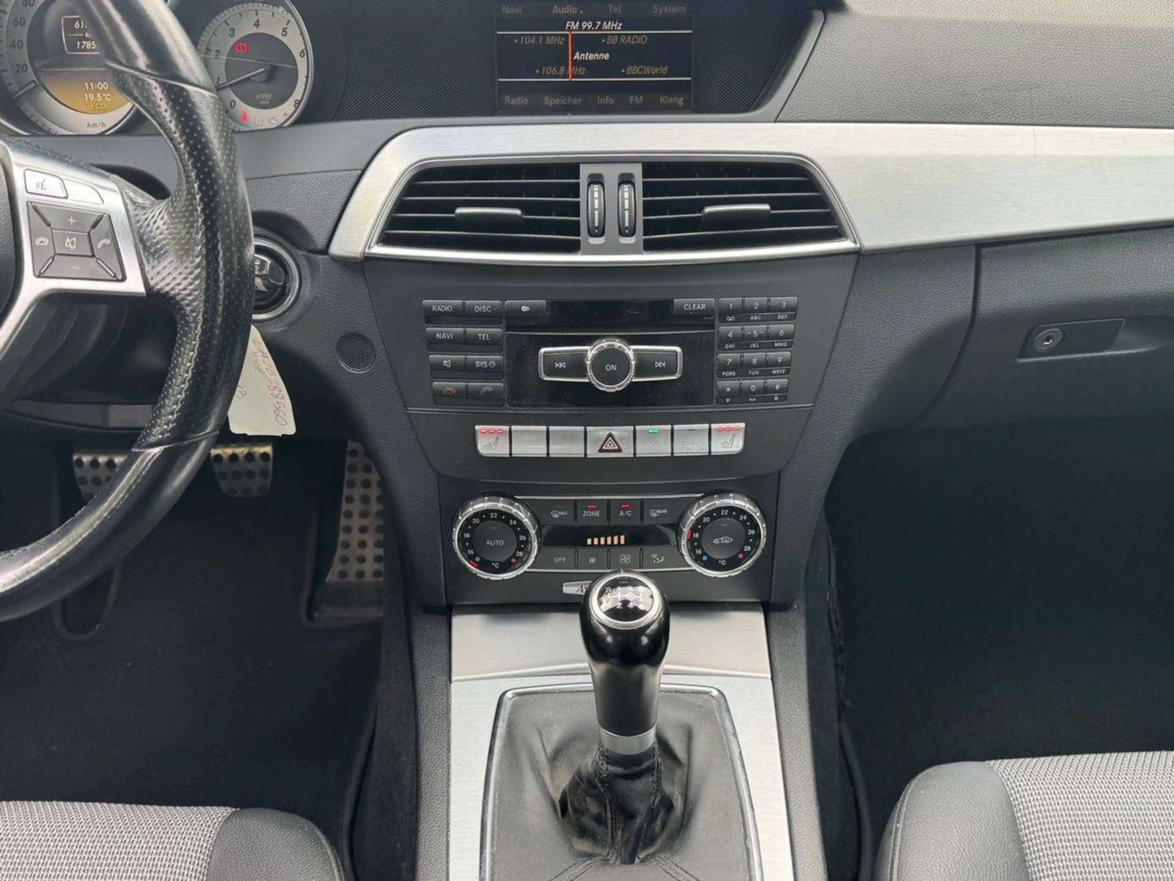 Mercedes-Benz C 200 AMG Paket-Facelift-Scheckheft-Top Extras/Ausstattung — photo 12