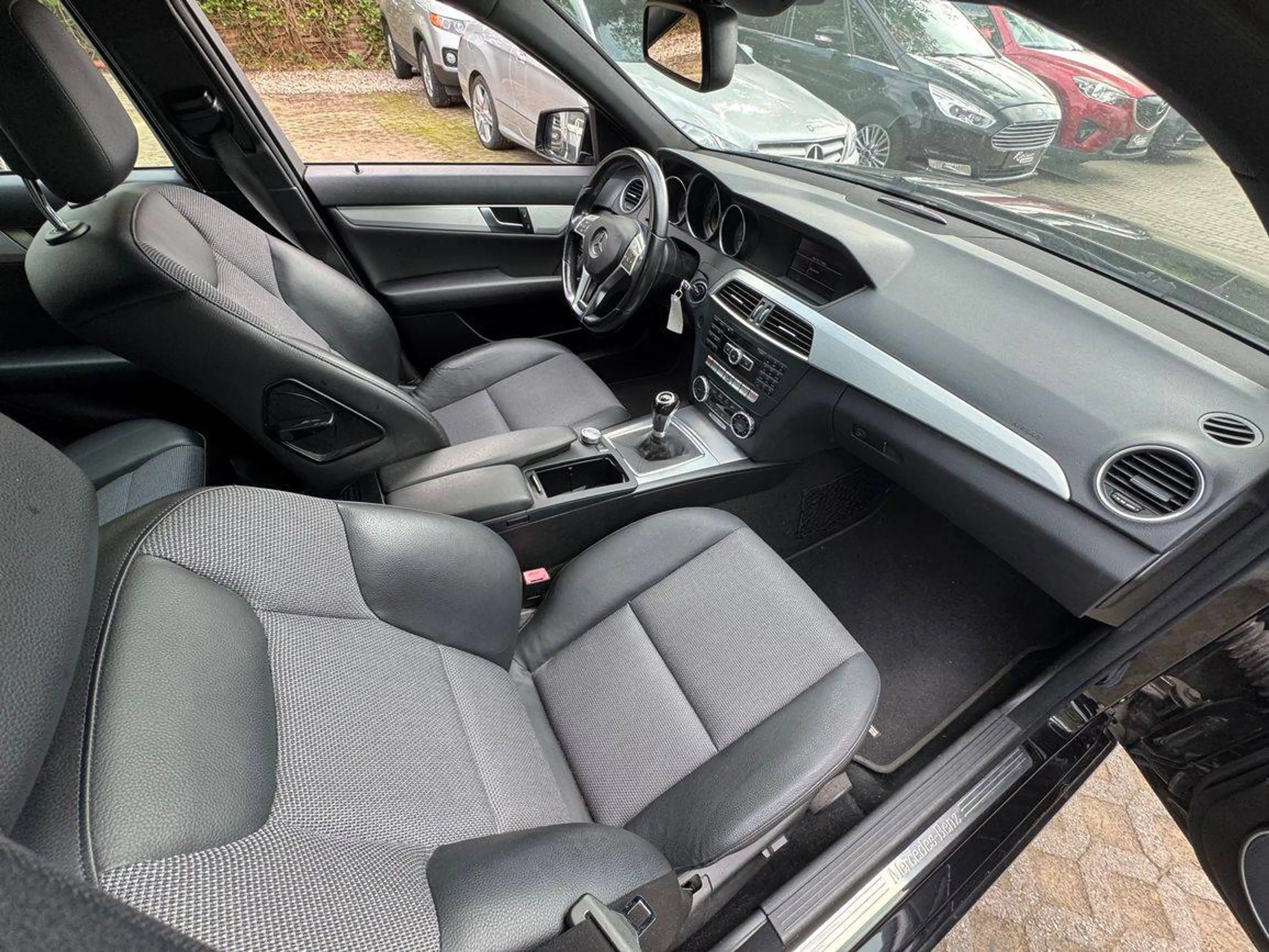 Mercedes-Benz C 200 AMG Paket-Facelift-Scheckheft-Top Extras/Ausstattung — photo 14
