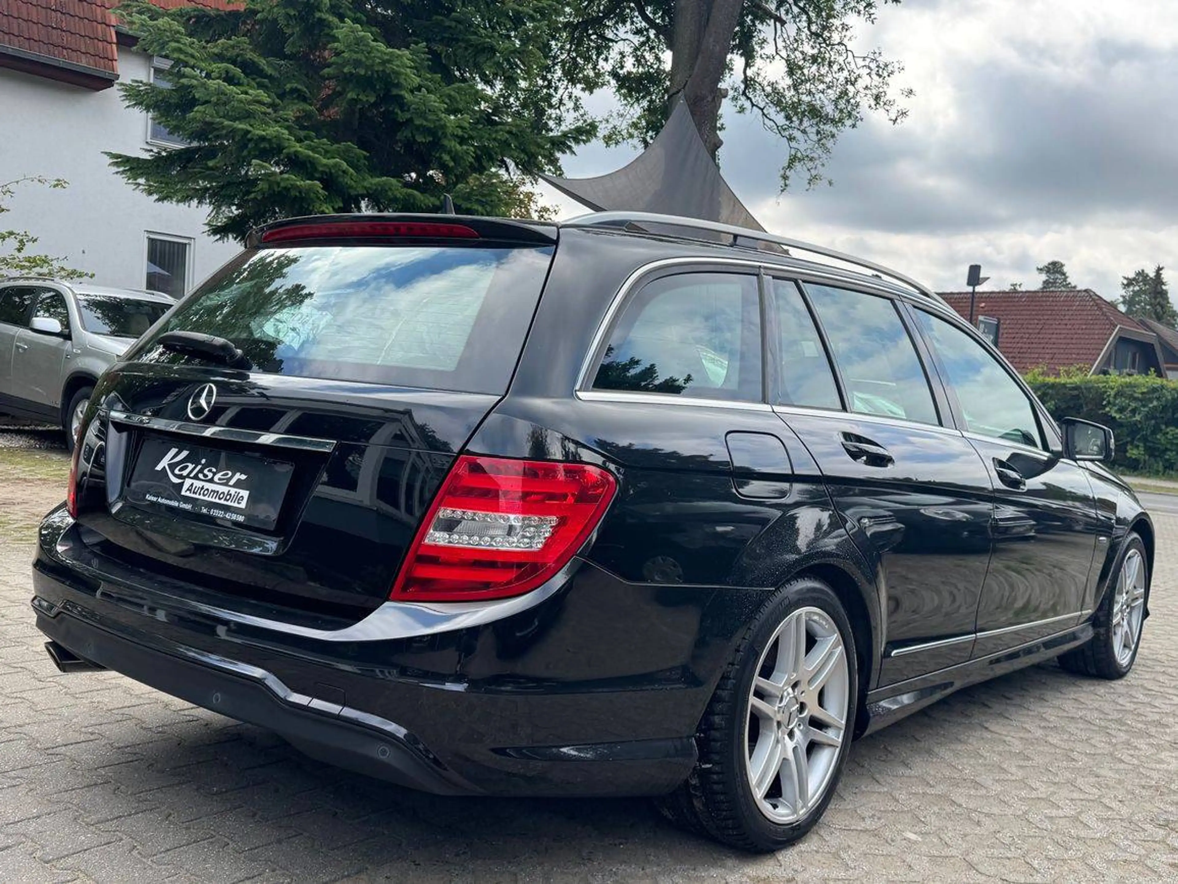 Mercedes-Benz C 200 AMG Paket-Facelift-Scheckheft-Top Extras/Ausstattung — photo 4