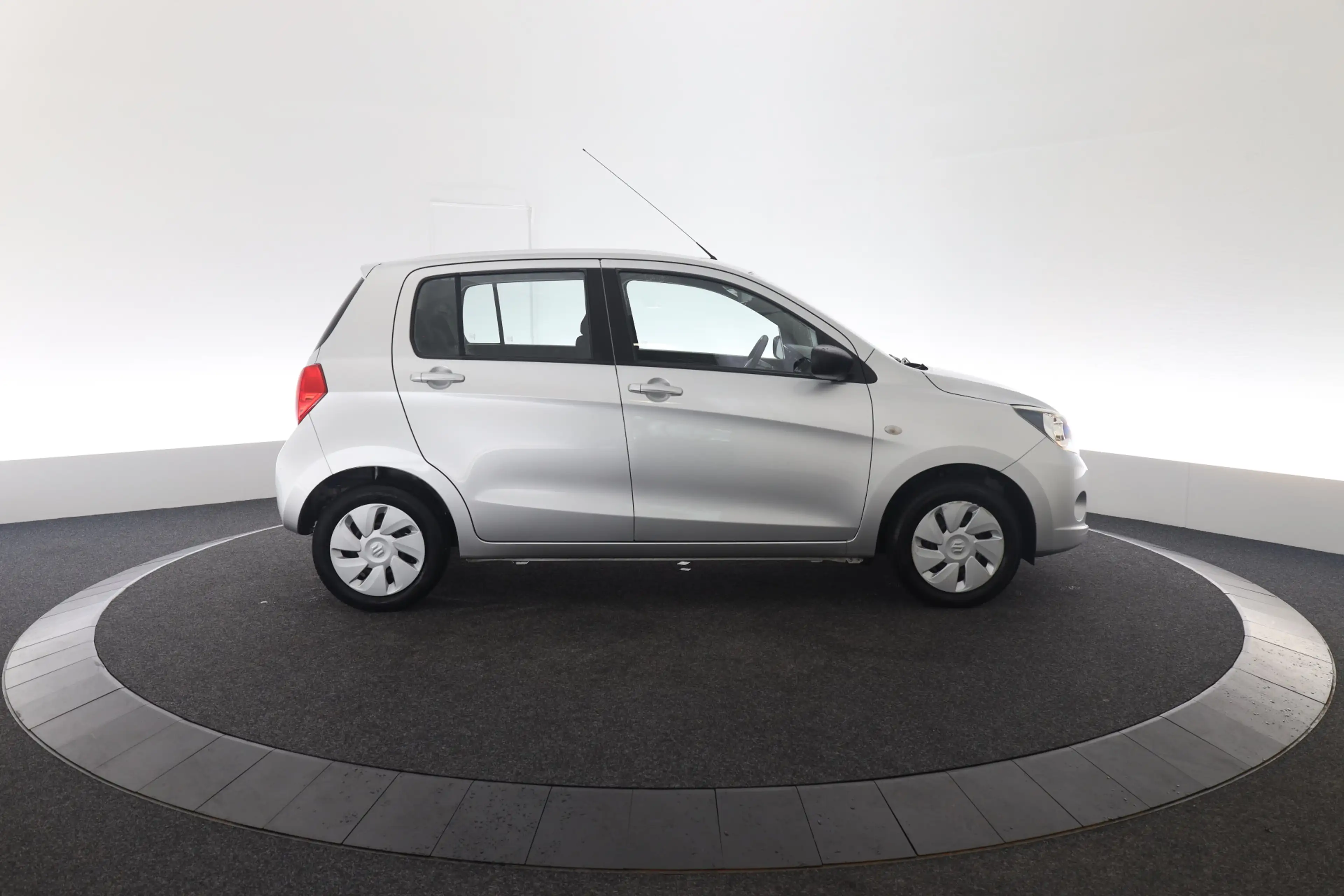 Suzuki Celerio 1.0 Comfort — photo 4