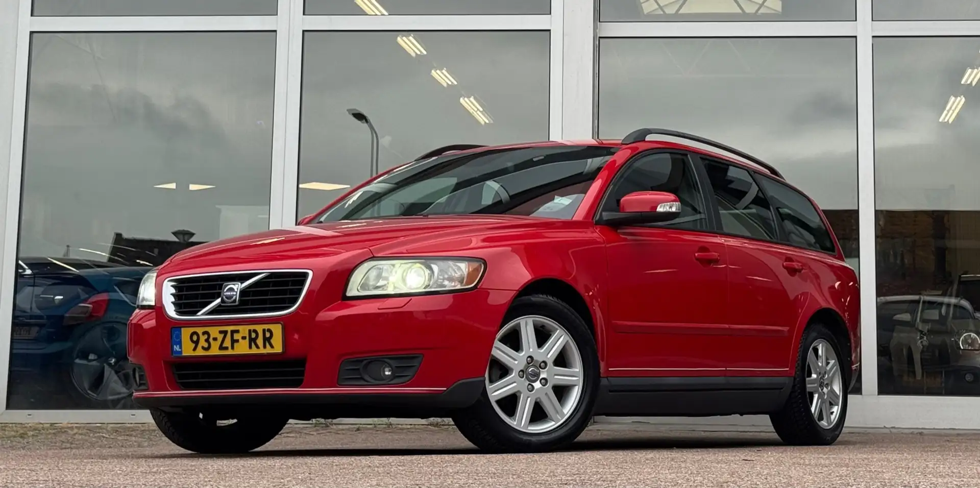 Volvo V50 1.8i 16V Edition I Trekhaak APK 26-04-2026 Rojo - 1