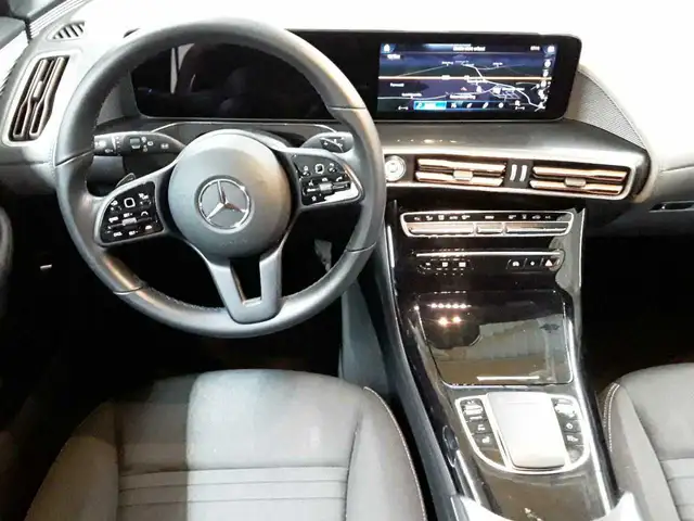 Mercedes-Benz EQC view 10