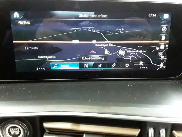 Mercedes-Benz EQC view 12