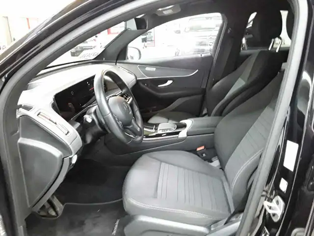 Mercedes-Benz EQC view 7