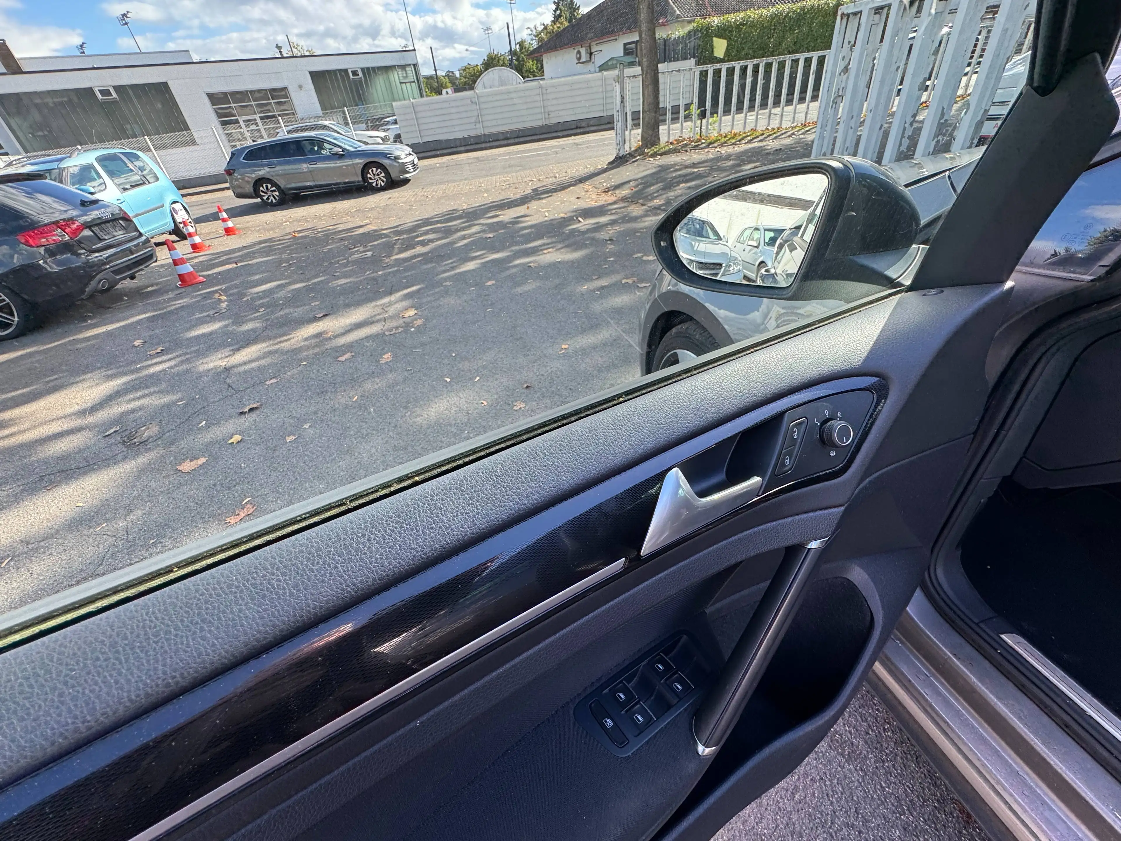 Volkswagen Golf GTI GTI BMT AUTOMATIK*BI-XENON*NAVI*KEYLESS*BLUETOOTH*USB*MEGA SCHÖN**MEGA VOLL** — photo 9