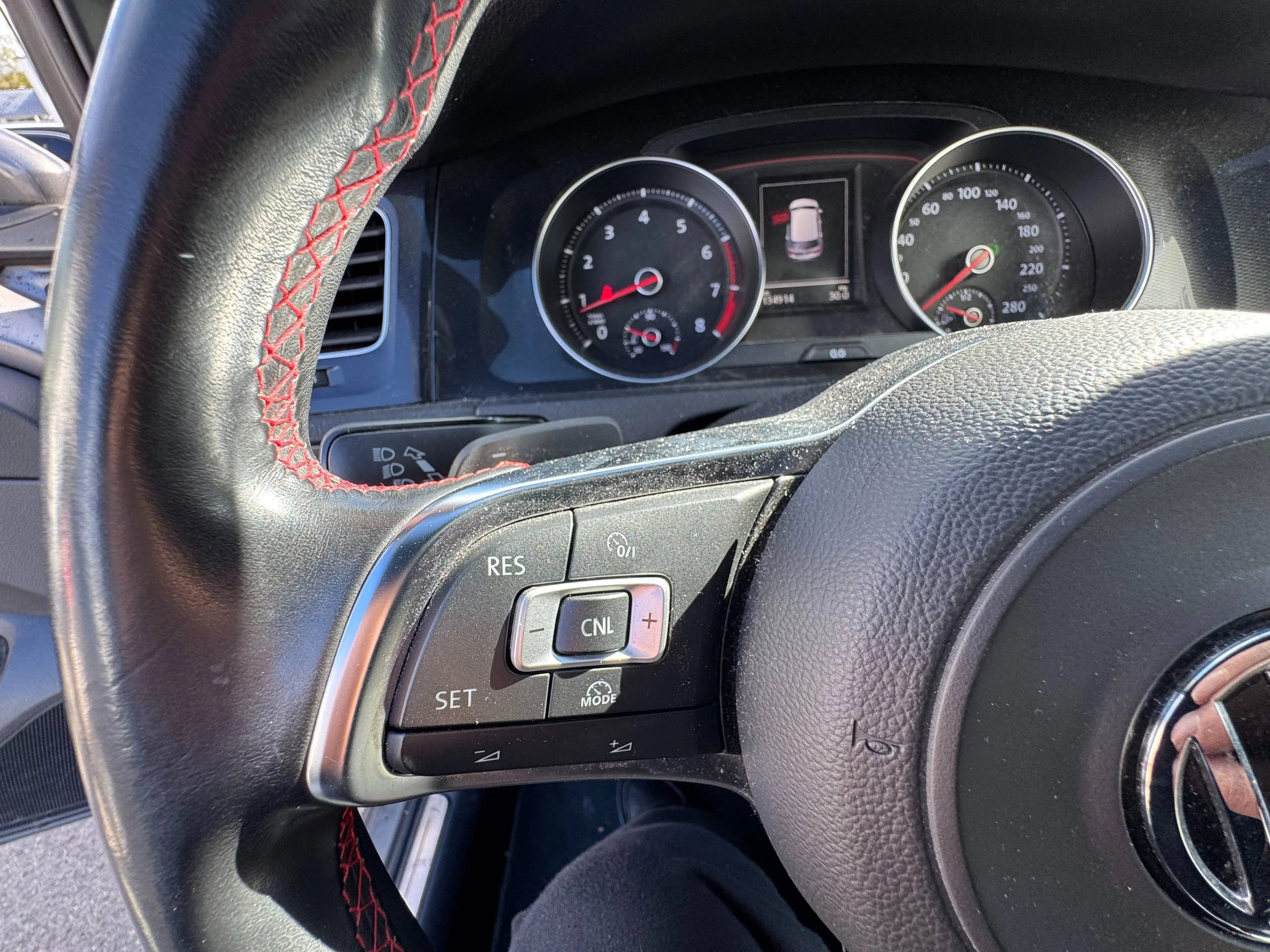 Volkswagen Golf GTI GTI BMT AUTOMATIK*BI-XENON*NAVI*KEYLESS*BLUETOOTH*USB*MEGA SCHÖN**MEGA VOLL** — photo 14