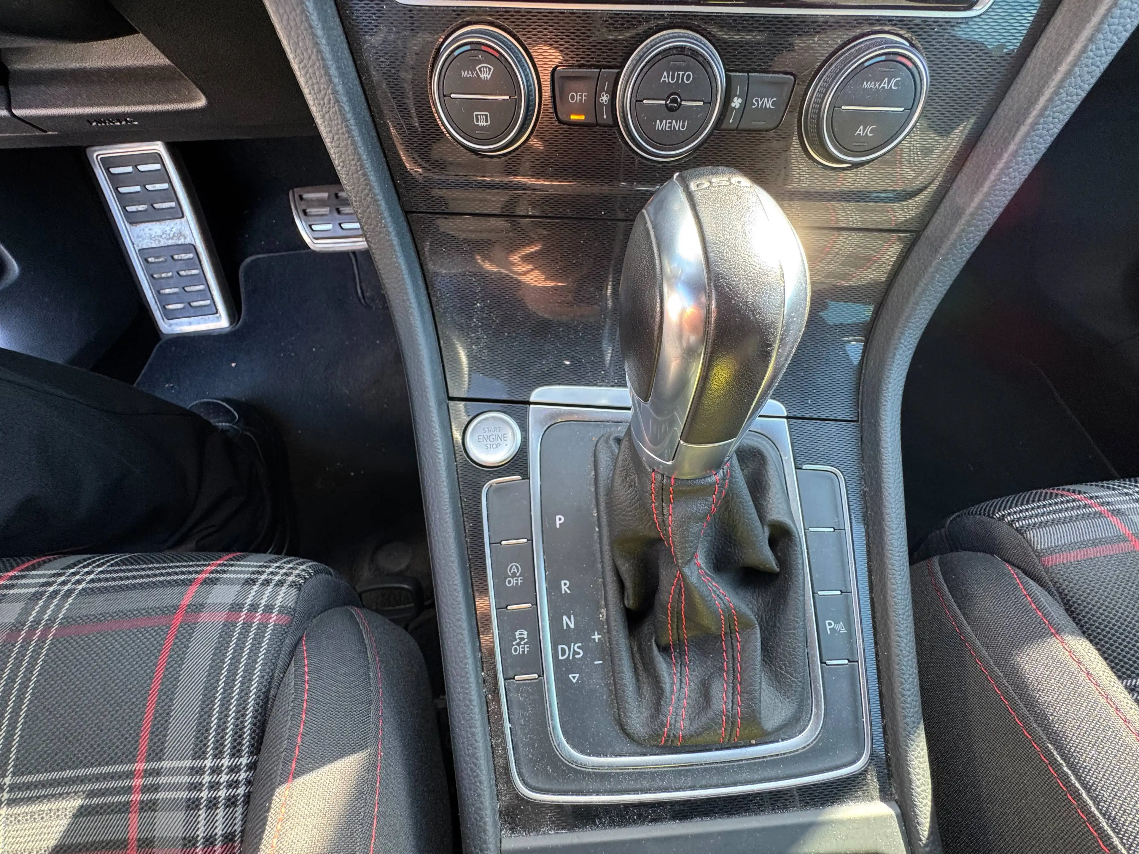 Volkswagen Golf GTI GTI BMT AUTOMATIK*BI-XENON*NAVI*KEYLESS*BLUETOOTH*USB*MEGA SCHÖN**MEGA VOLL** — photo 17