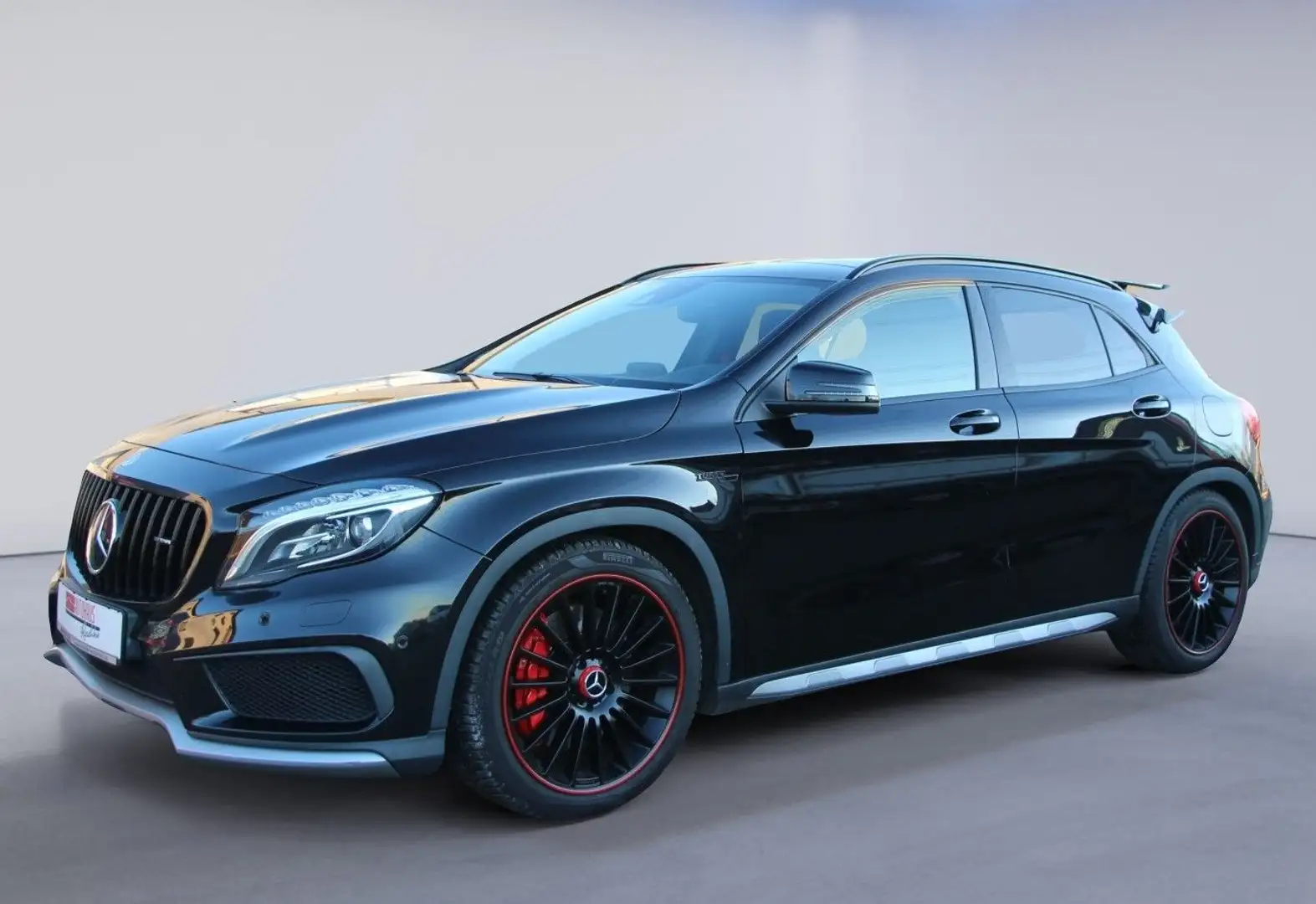 Mercedes-Benz GLA 45 AMG 4Matic/Drivers Package/19"/Panoramad. Schwarz - 1