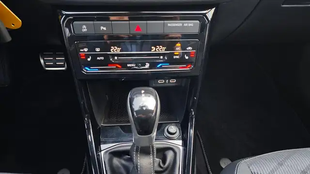 Volkswagen T-Cross view 9
