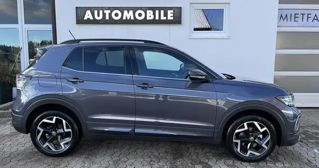 Volkswagen T-Cross view 3