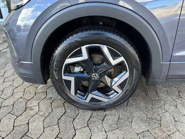 Volkswagen T-Cross view 5