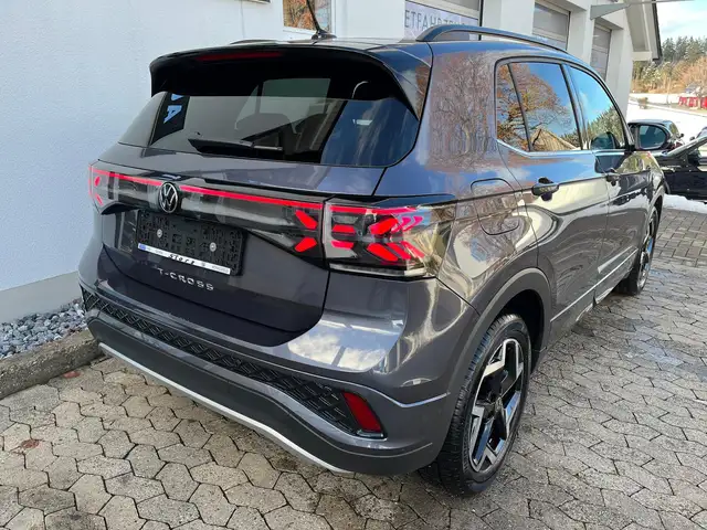 Volkswagen T-Cross view 6