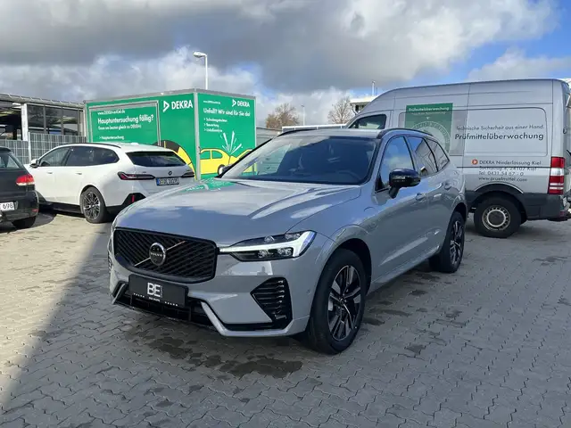Volvo XC60 T8 AWD Plug in Hybrid Elektrisch/Benzin Plus Dark
