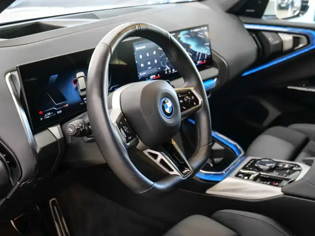 BMW X3 view 8