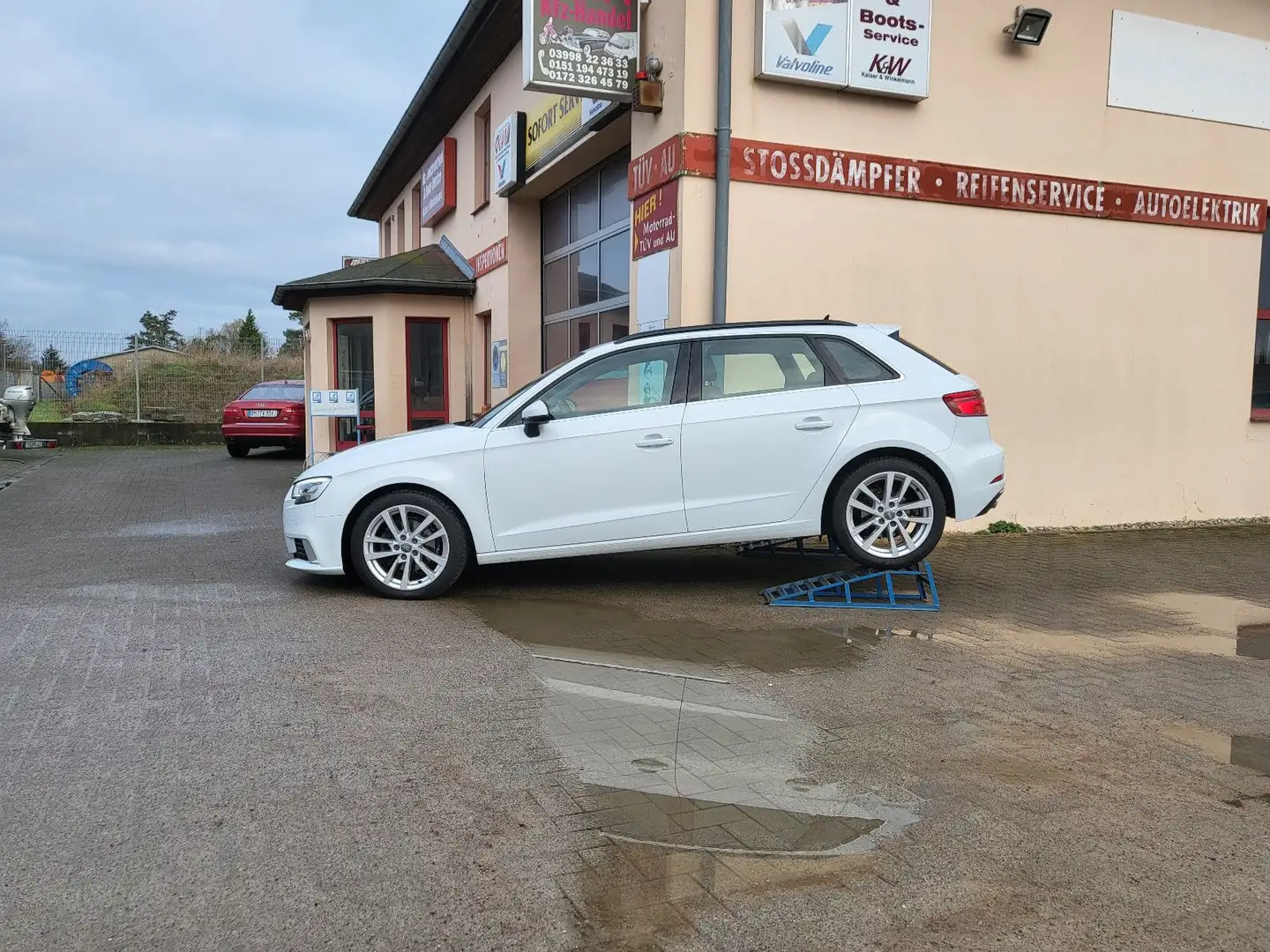 Audi A3 Sportback 30 TFSI sport**Automatik** Weiß - 2