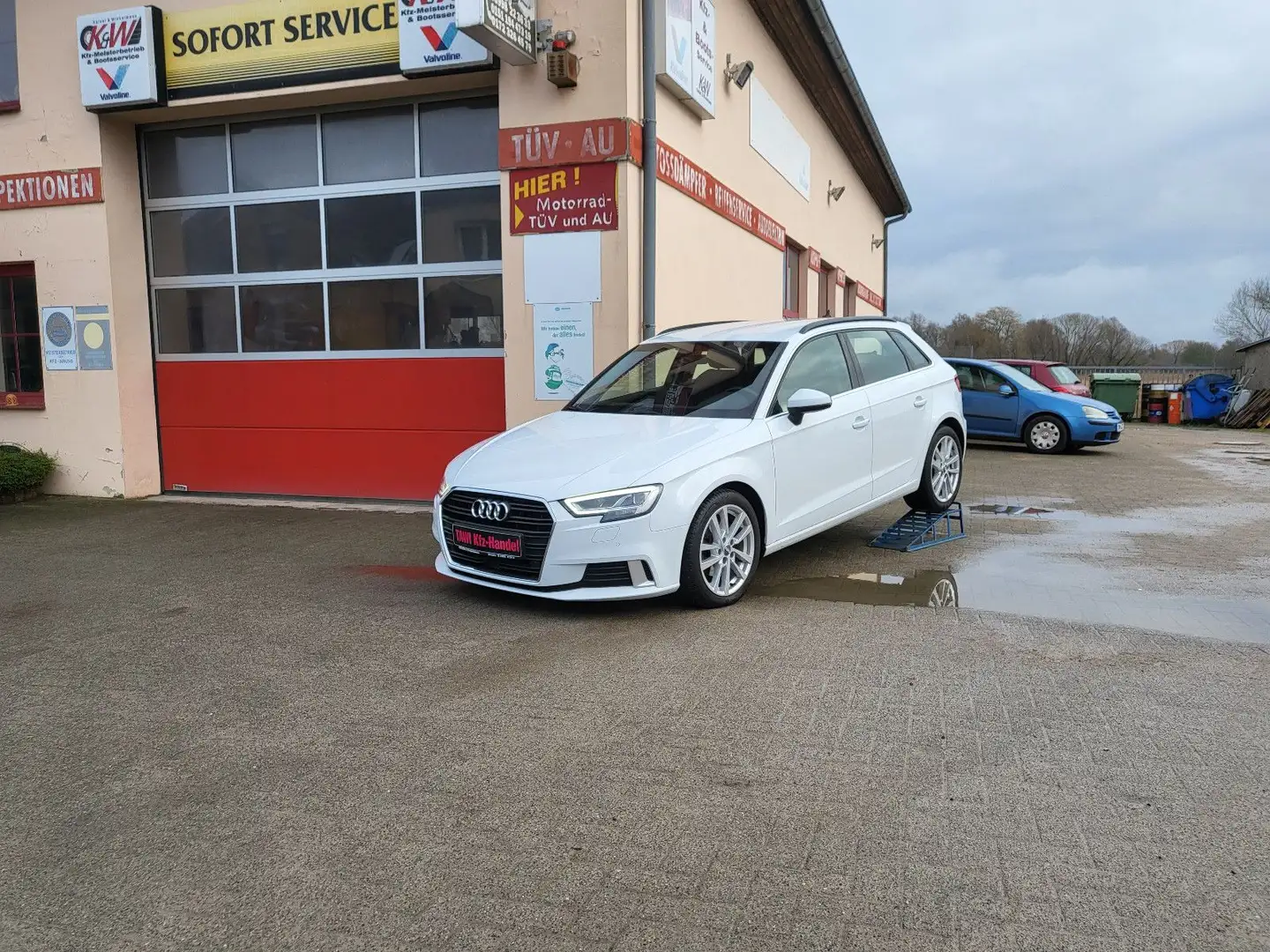 Audi A3 Sportback 30 TFSI sport**Automatik** Weiß - 1