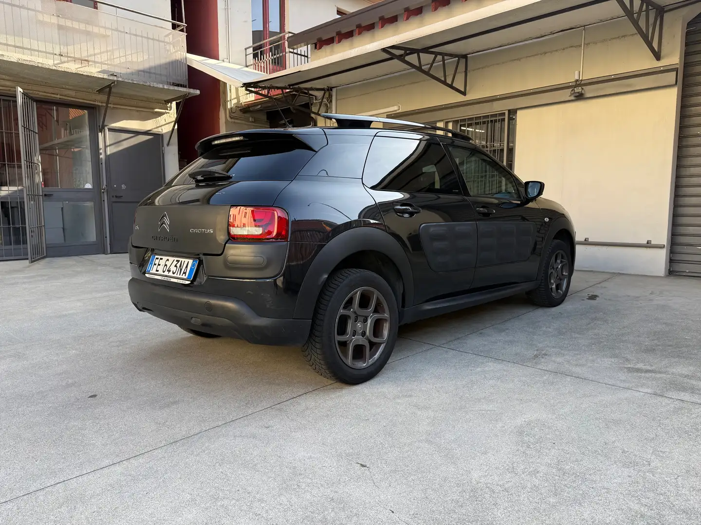 Citroen C4 C4 Cactus 2014 Cactus 1.6 bluehdi Shine 100cv Nero - 2