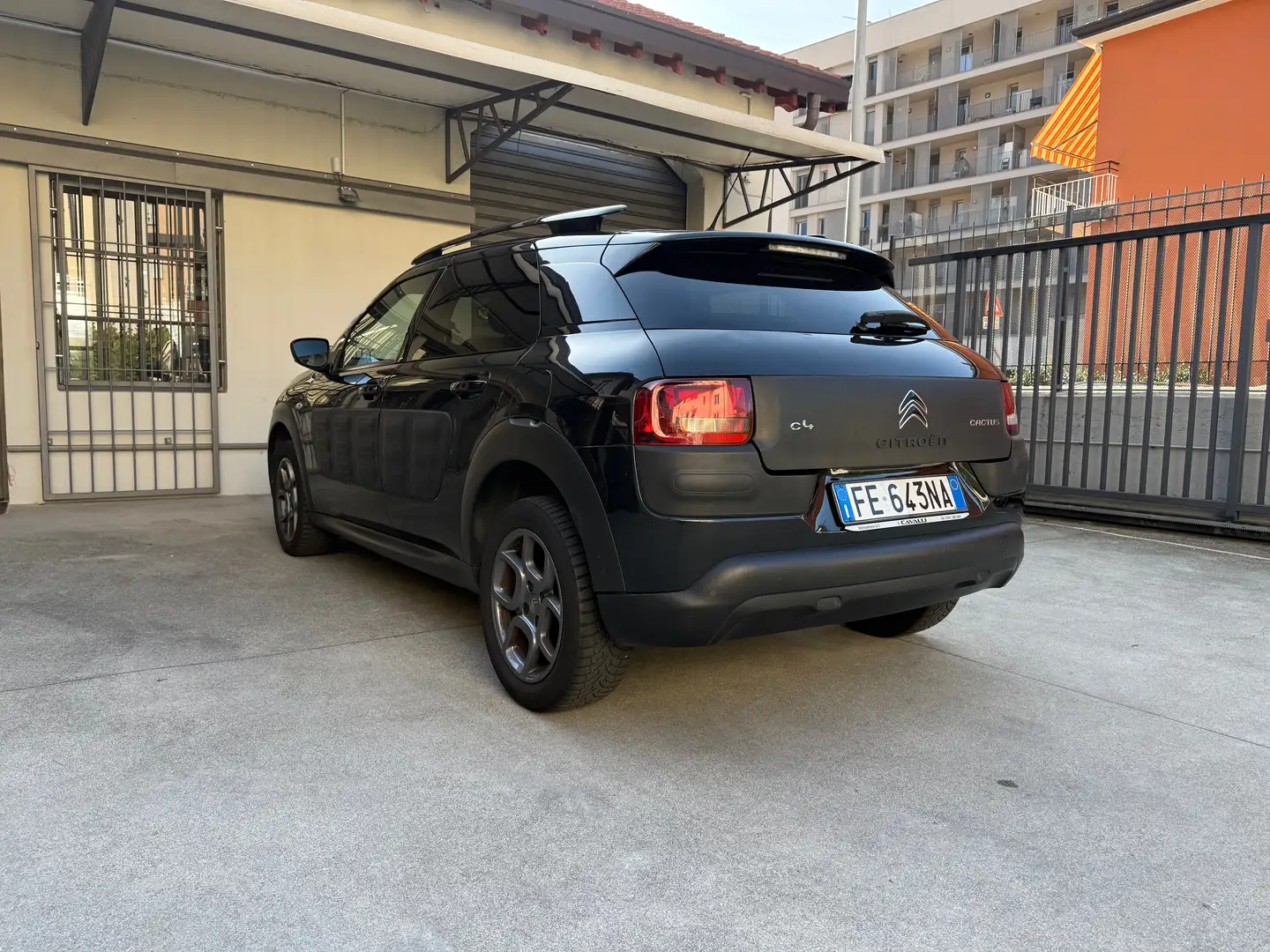 Citroen C4 C4 Cactus 2014 Cactus 1.6 bluehdi Shine 100cv Nero - 1