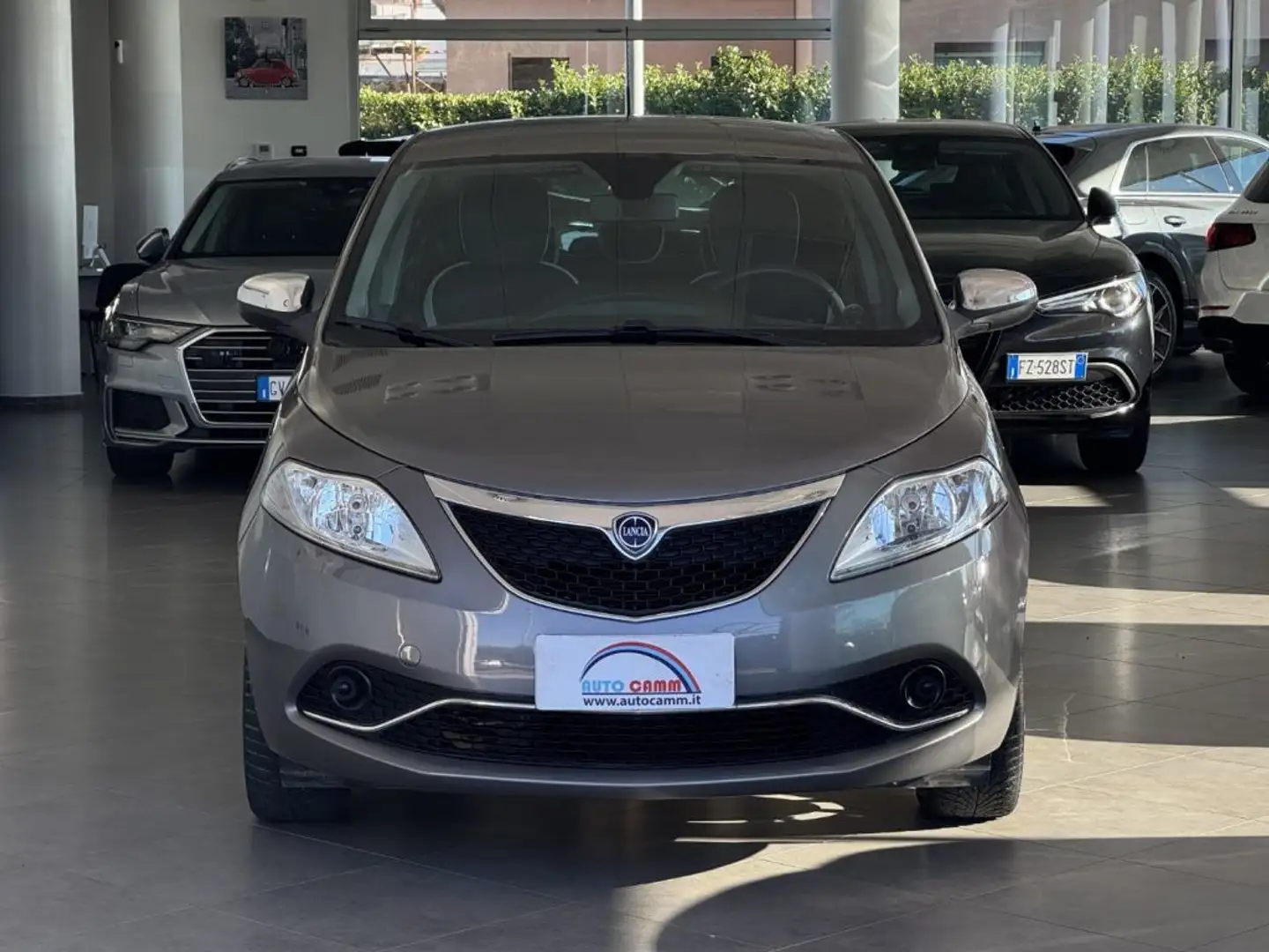 Lancia Ypsilon 1.2 69 CV 5 porte GPL Ecochic Platinum Grigio - 2
