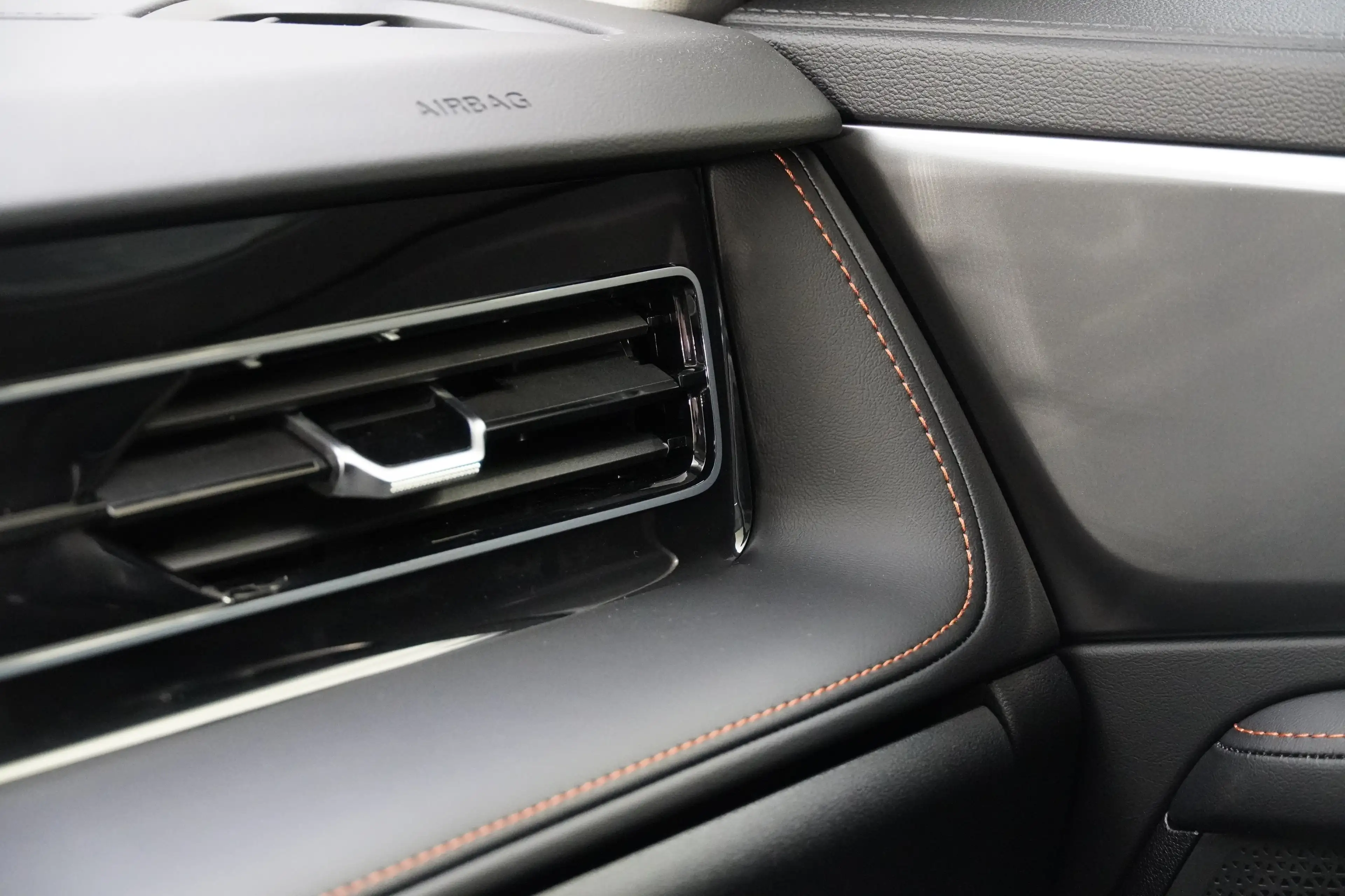 MG HS PHEV+ Luxury Lenkradhzg.ab EUR34.990 — photo 16