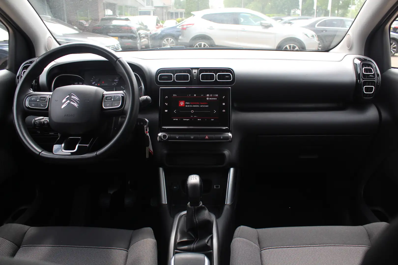 Citroen C3 Aircross 1.2 PureTech S&S Feel / Trekhaak / Navigatie / 16' Zwart - 2