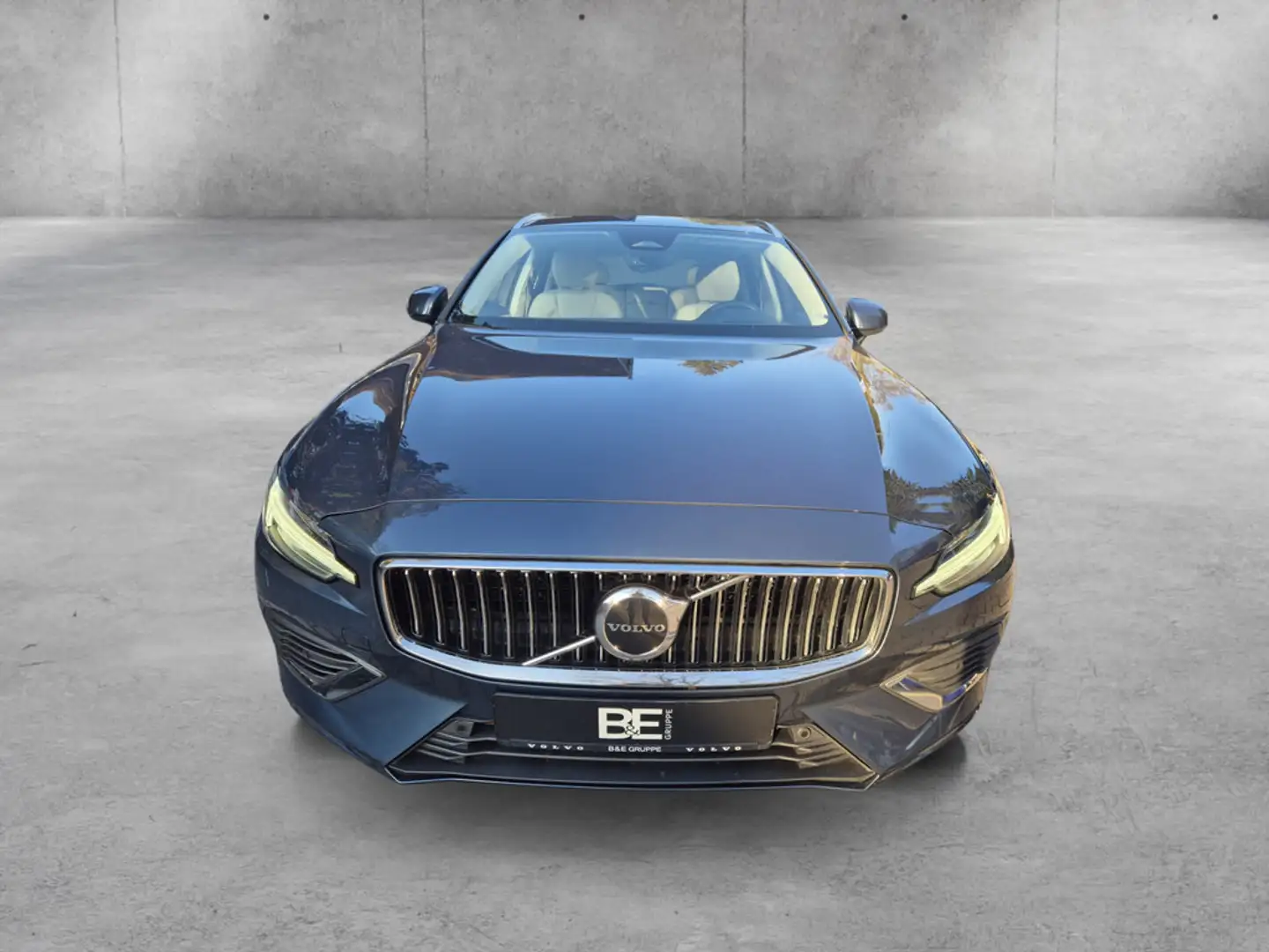 Volvo V60 T8 Ultimate Bright Recharge Plug-In Hybrid AWD Blau - 2