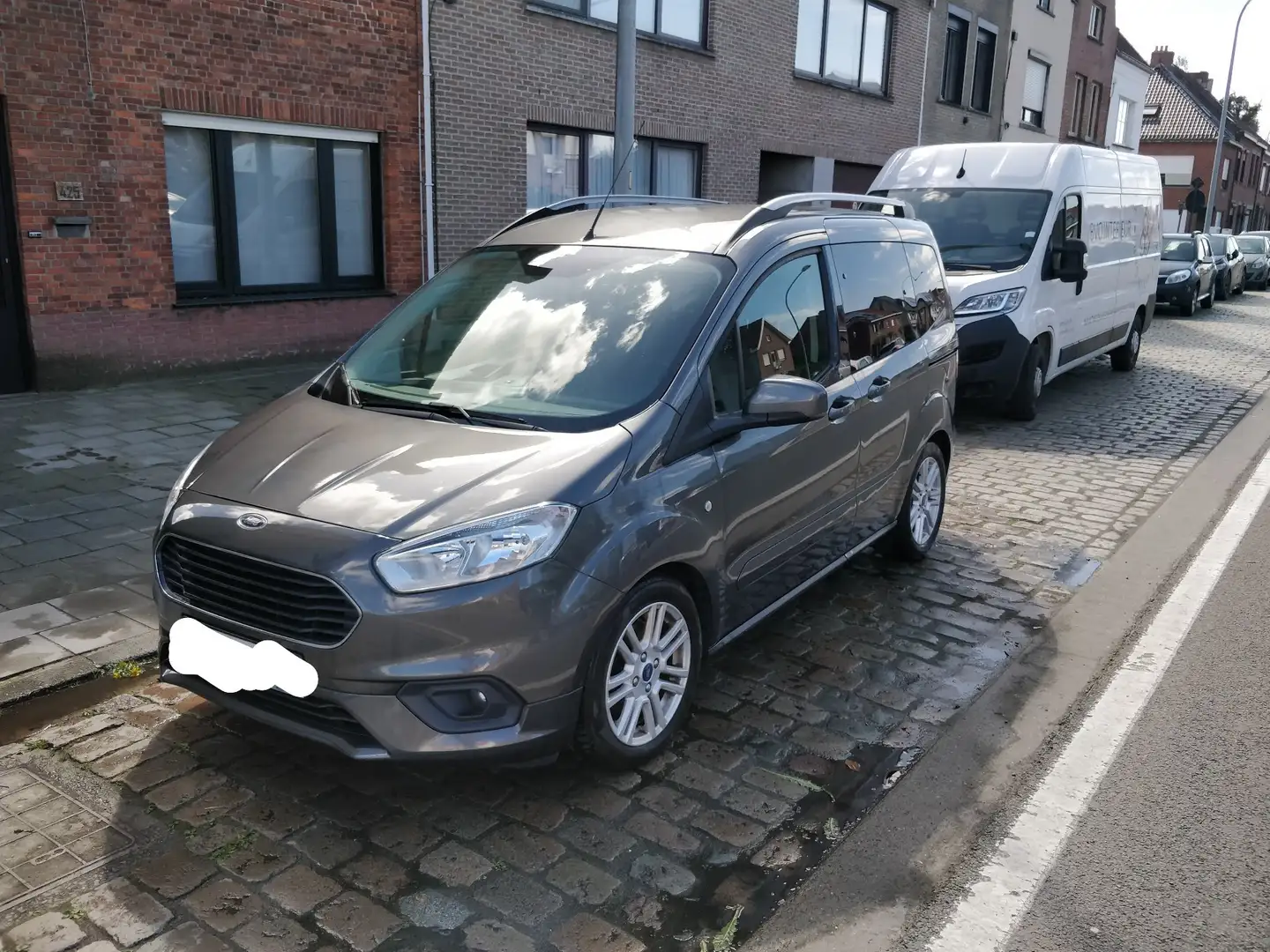 Ford Tourneo Courier 1.5 TDCi Ambiente Gri - 1