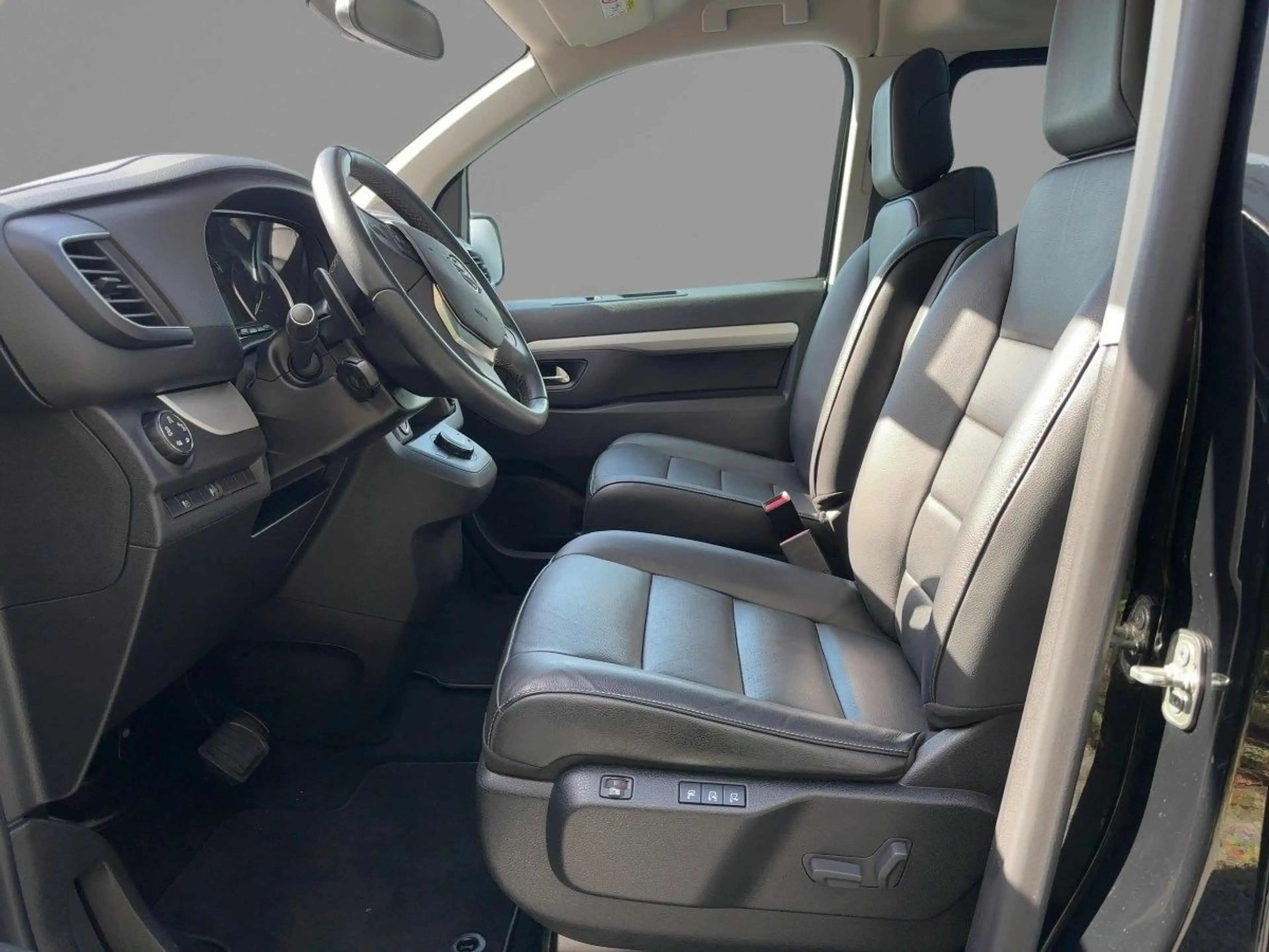 Opel Zafira Life L 2.0 TDI BI-XENON STHZG HUD PANO — photo 7