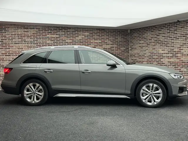 Audi A4 view 4