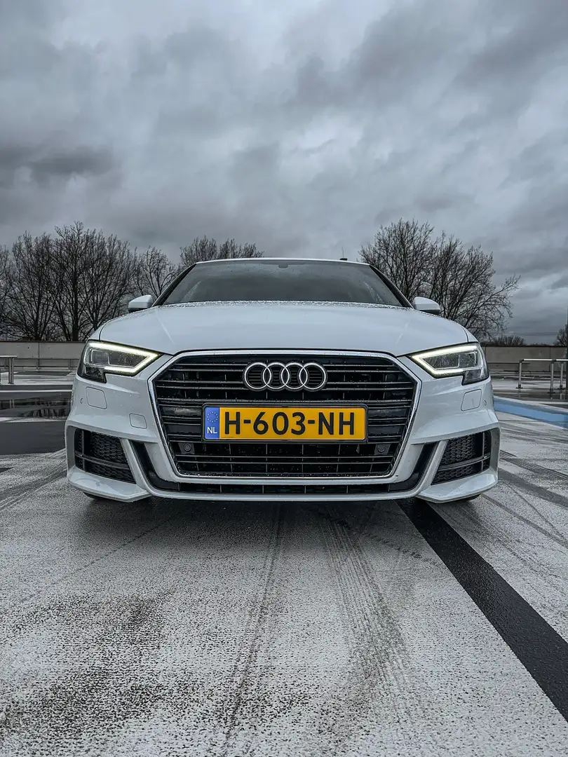 Audi A3 2017 Audi A3 Sportback S-line plus 1.4 TFSI Turbo White - 1