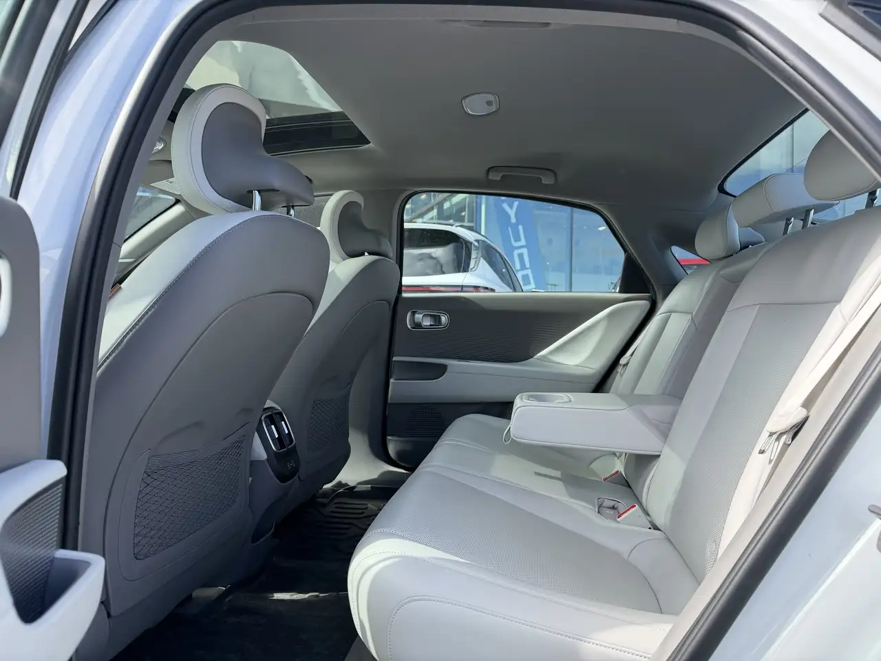 Hyundai IONIQ 6 photo Hyundai IONIQ 6